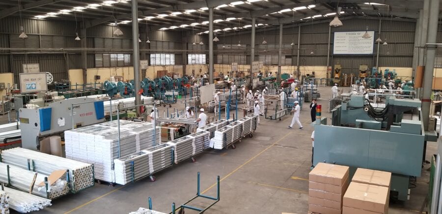 Một góc nhỏ trong nhà máy gia công, sơn tĩnh điện Loval