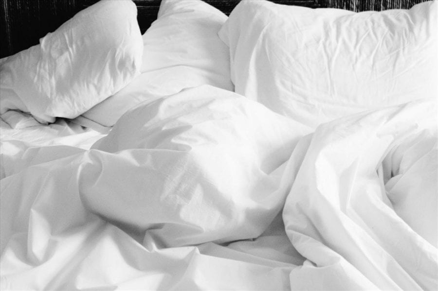 Đồ đạc vải nên được giặt ở nhiệt độ cao để diệt vi khuẩn.