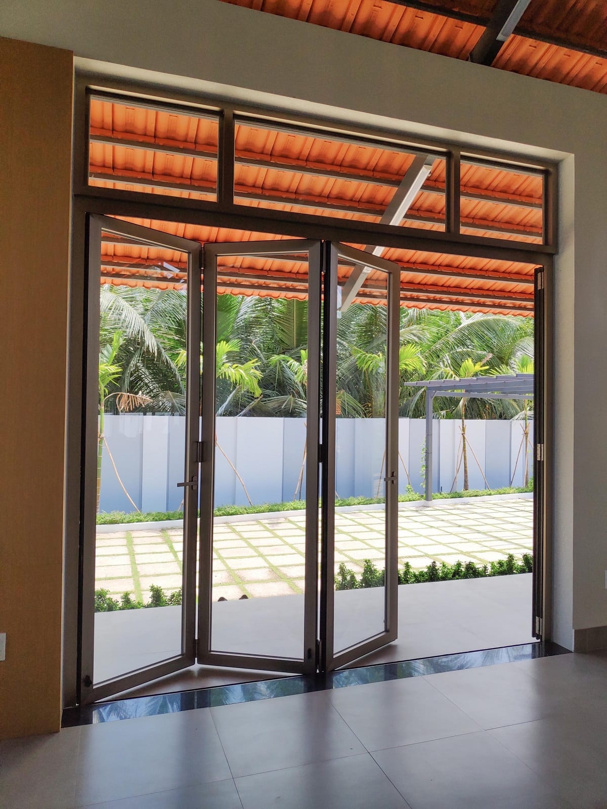 Cửa xếp lùa nhôm anode niken