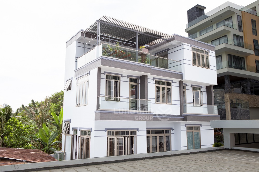Giàn hoa tạo thêm nét xanh cho không gian sống