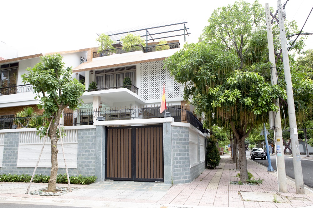 Ngôi nhà tọa lạc tại vị trí với 3 mặt tiền đường đắc địa